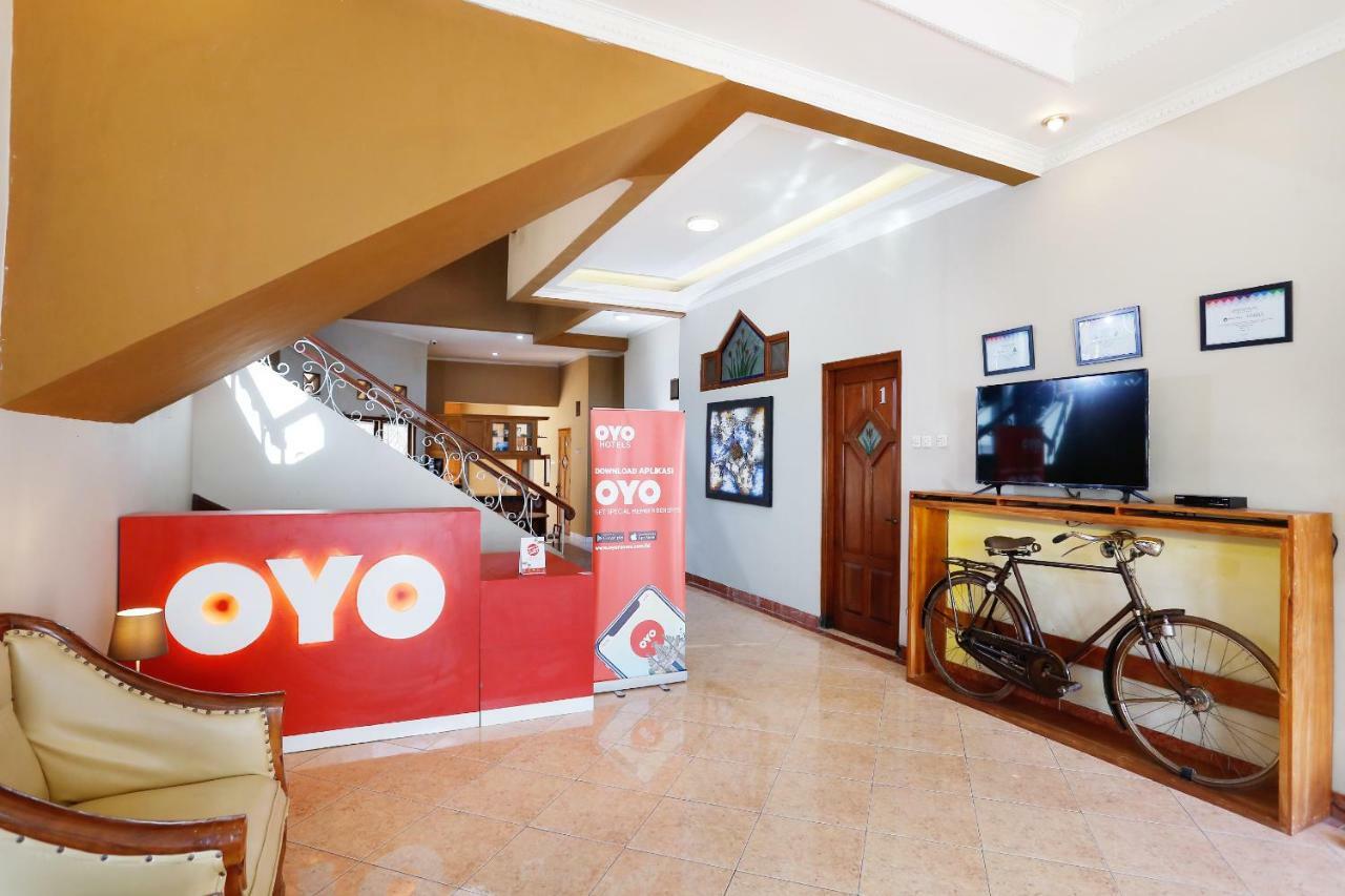 Oyo 1072 Kampung Condro Wulan Guesthouse Maguwo Exterior foto