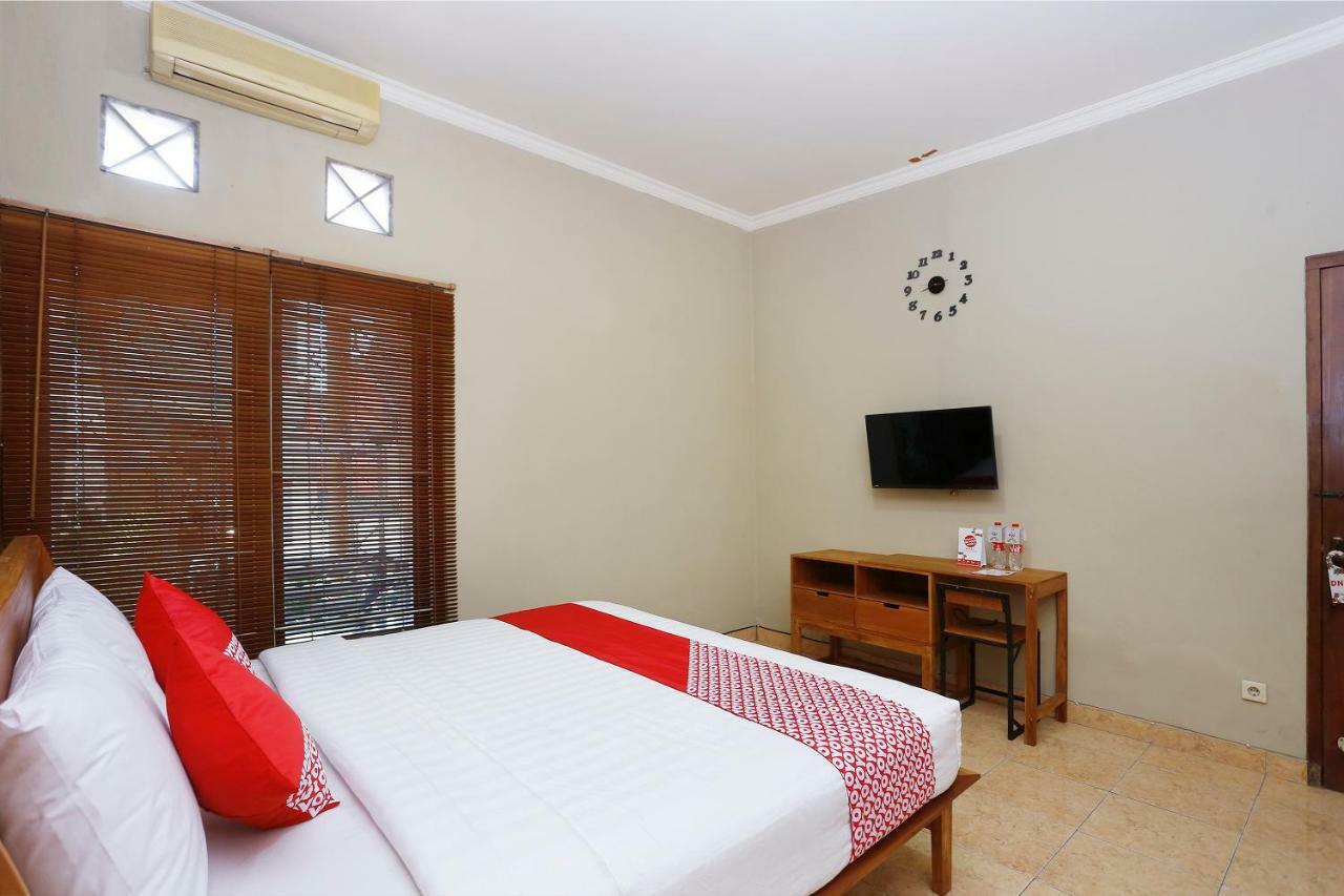 Oyo 1072 Kampung Condro Wulan Guesthouse Maguwo Exterior foto
